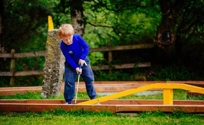 Clara Lara Mini Golf Images 5